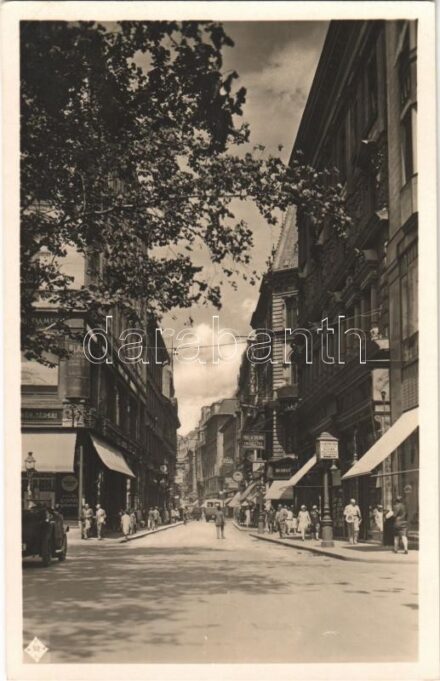 Budapest V. Váci utca, automobil, angol gyapjú szövetek, autóbusz, Horvát, Melachrino Egyptian Cigarettes, ágynemű és paplan