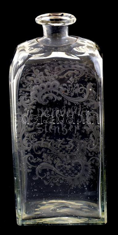 1773 össz. 2 db antik fújt üveg palack, Xavery Stentzerin és Gertrudis Stentzerin, 1773 évszámmal nevekkel és rokokó motívumokkal gravírozott, feltehetően házasságkötés alkalmából készült. M: 20 cm. Egyik üveg sérült,