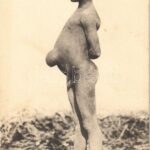 Afrique Occidentale, Exubérance ombilicale fréquente ches les jeunes indigenes / African folklore