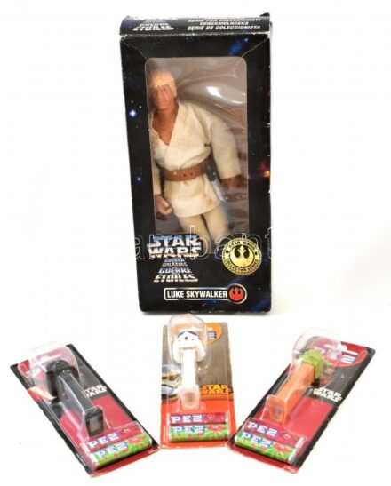 Star Wars gyűjtemény: Luke Skywalker figura, Kenner + 3 db Pez adagoló, eredeti csomagolásukban / Star Wars Luke Skywalker Kenner figure + 3 Pez dispensers