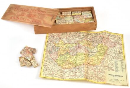 Térkép domino -Magyarország közigazgatása. Kirakós játék, térképpel. Komplett, fa dobozzal