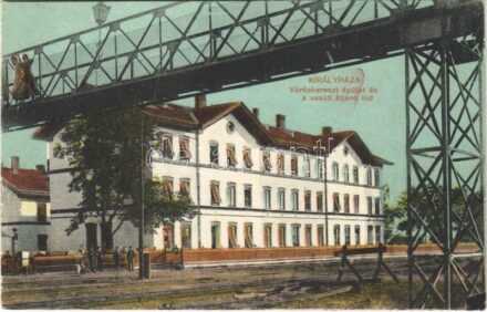 Királyháza, Korolevo, Královo nad Tisou; Vöröskereszt épület, Vasúti átjáró híd a vasútállomásnál. Vasúti levelezőlapárusítás 247. / Red Cross building, railway station, pedestrian railway bridge