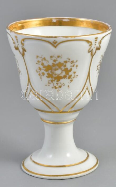 Kehely. Virág mintával. Aranyozott. XIX. sz. vége. Jelzés nélkül. Kopásokkal m: 14 cm