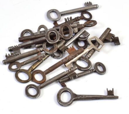 20 db régi vas kulcs