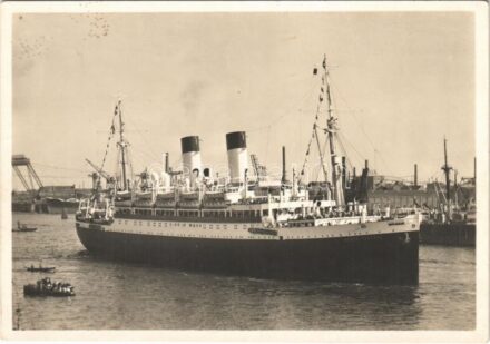Zweischrauben-Motorschiff 'Monte Pascoal' / Hamburg America Line motor ship. Originalphoto Hans Hartz (fl)