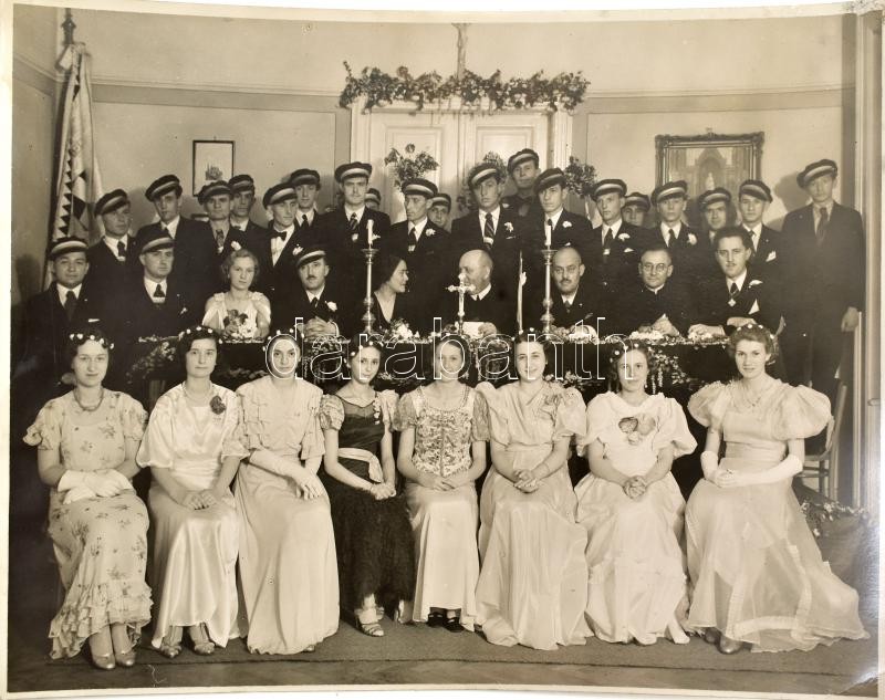 cca 1930 Flavia corp. Levente és kisasszony avatás Kaulich pecséttel jelzett fotó 17x24 cm