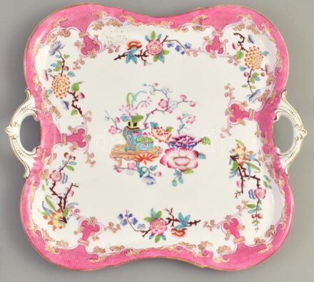A. Weisse Vienna porcelán tál, távol-keleti stílusú virágos díszítéssel, XIX. sz. vége. Részben kézzel festett, jelzett, kis kopással, 33x31 cm