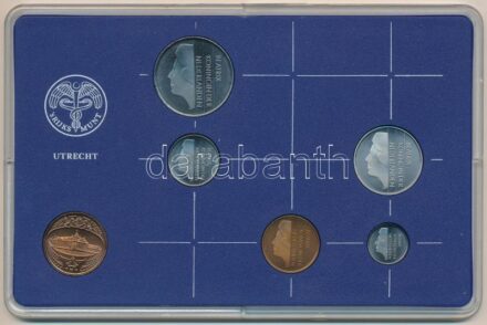 Hollandia 1985. 5c-2 1/2G (5xklf) forgalmi sor műanyag tokban, pénzverdei zsetonnal T:1 Netherlands 1985. 5 Cent - 2 1/2 Gulden (5xdiff) coin set in plastic case and Coin Mint jeton C:UNC