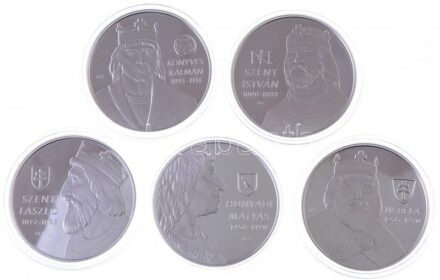 ifj. Szlávics László (1959-) 'Magyar Királyok érem szett' peremen jelzett Ag emlékérmek (5xklf) fa díszdobozban, tanúsítvánnyal, tájékoztató füzettel (5x 31,1g/0.999/50mm) T:PP