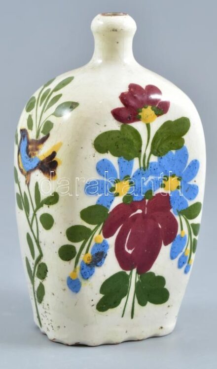 cca 1970 Virágmintás pálinkás butéla, mázas kerámia. Kézzel festett, jelzés nélkül, kopásokkal, mázrepedésekkel, kis foltokkal, m: 14 cm