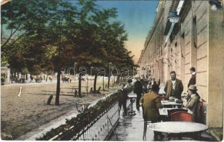 Munkács, Mukacheve, Mukacevo; Fő utca, Csillag kávéház terasza / main street, cafe terrace