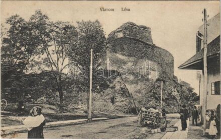 Léva, Levice; várrom, utca, lovaskocsi / castle ruin, horse cart