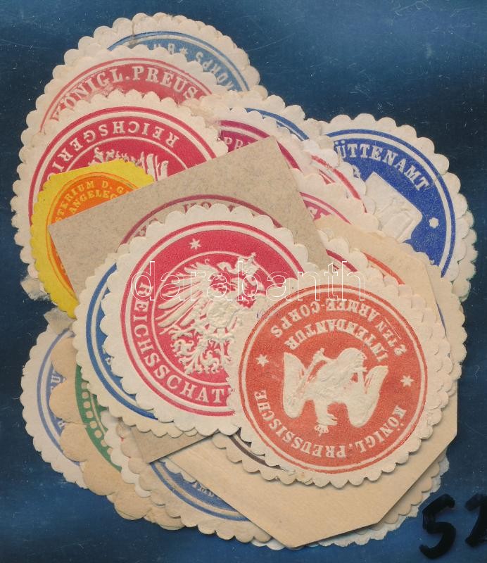 52 db külföldi (többségben német), dombornyomott levélzáró, ömlesztve tasakban