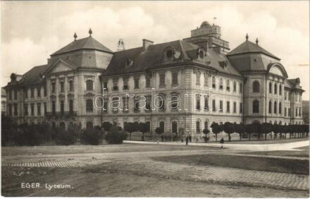 Eger, Eszterházy tér, Lyceum