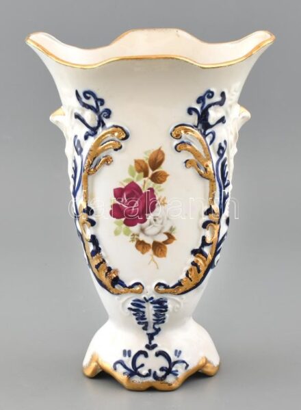 Román porcelán váza, részben kézzel festett, jelzett, kopásnyomokkal, m: 27 cm