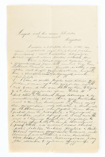 1900 Szobonyai Kálmán szegedi gyógyszerész folyamodvány a szegedi tanácshoz mnelyben a gyógyszertárak számának növelése ellen szólal fel, számba véve a meglévő gyógyszertárakat 3 beírt oldalon