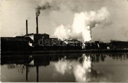 1959 Szerencs, cukorgyár. Emlék a cukorgyári asszonyok találkozójáról 'Szeresd a gyárat'. photo (ragasztónyom / gluemark)