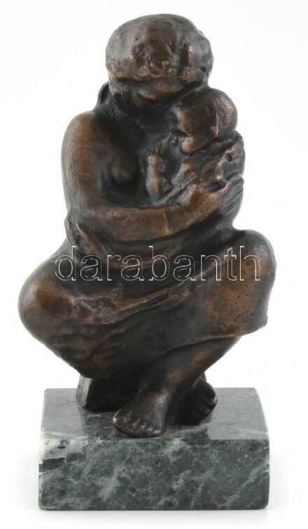 Szoptató anya. Patinázott bronz. Jelzés nélkül. m:13,5cm