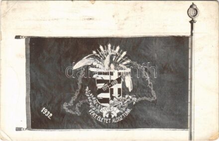 Pro Patria 1914-1918. Vért, életet áldoztunk. A 'HONSz' (Hadirokkantak, Hadiözvegyek és Hadiárvák Országos Nemzeti Szövetsége) 1932. május 29-én felszentelt országos hadirokkant zászlójának belső oldala / Hungarian military