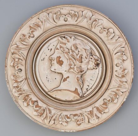 Istennőt ábrázoló antik faragott fa fali dísz tál kopott festéssel d: 36 cm