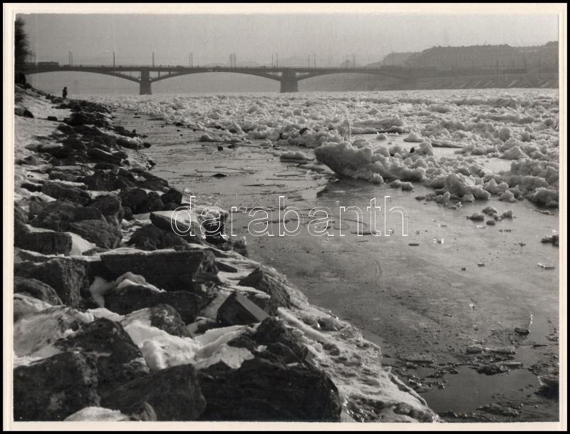 cca. 1940. Vizi József: Beállott Duna Fotó, karton. Jó állapotú. 17x23cm - Image 2