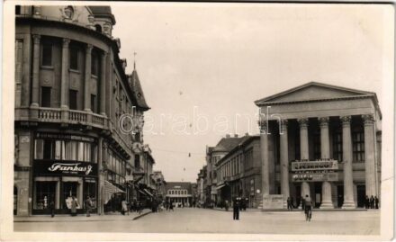 1943 Szabadka, Subotica; utca, Színház '3 Csengő' és 'Bulu a fehér tigris' reklámmal, Első Magyar Általános Biztosító Társaság főügynöksége, Farkas üzlete, Pest étterem, közlekedési rendőr / street view, theatre, insurance
