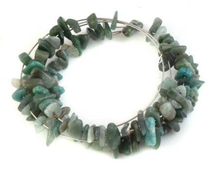 Zöld ásványokból álló karperec