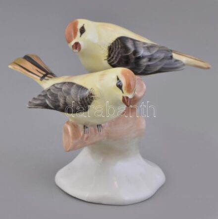 Aquincumi porcelán madárpár, kézzel festett, jelzett, sérült, m: 11 cm