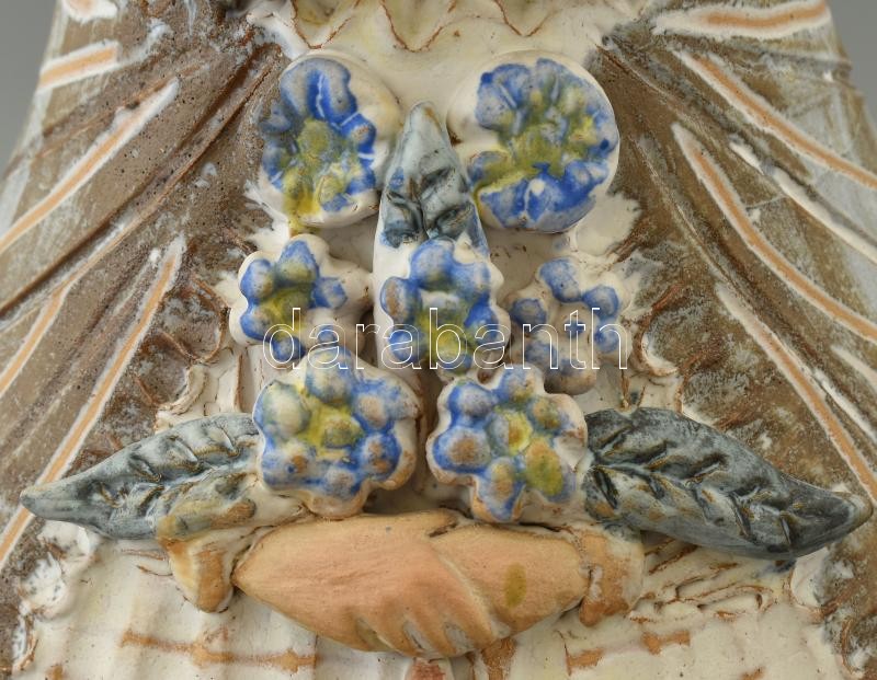 Kiss Roóz Ilona (1920-2010): Nagyméretű kendős nő, mázas kerámia, kézzel festett, jelzett, hibátlan, m:39 cm, d:26cm - Image 3