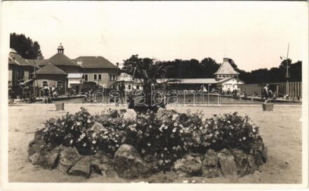 1933 Békéscsaba, Strandfürdő, fürdőzők. Simon Sándor és Szántó Zénóné és Társa kiadása (EK)