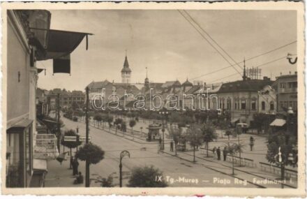 Marosvásárhely, Targu Mures; Piata Reg. Ferdinand I / Ferdinánd király tér, gyógyszertár, mozi, telefonállomás, üzletek, autóbusz / square, pharmacy, cinema, shops, autobus + '1940 Marosvásárhely visszatért' So. Stpl.