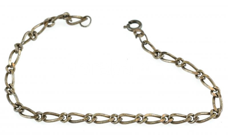 Ezüst(Ag) karlánc, jelzett, h: 17 cm, nettó: 4,19 g