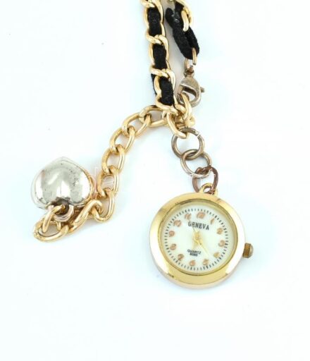 Geneva női quartz nyakláncóra, nem jár, kis kopásnyomokkal, d: 2,5 cm