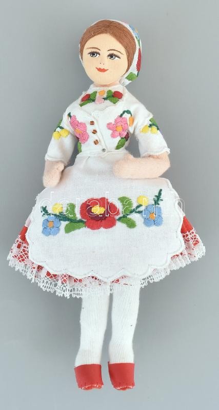 Hímzett ruhás baba, m: 18,5 cm