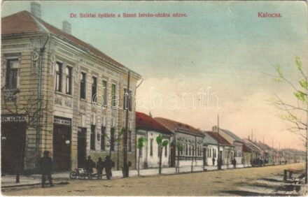 Kalocsa, Dr. Sziklai épülete a Szent István utcára nézve, Hegyi Aladár üzlete. Jurcsó Antal tulajdona és kiadása (fl)