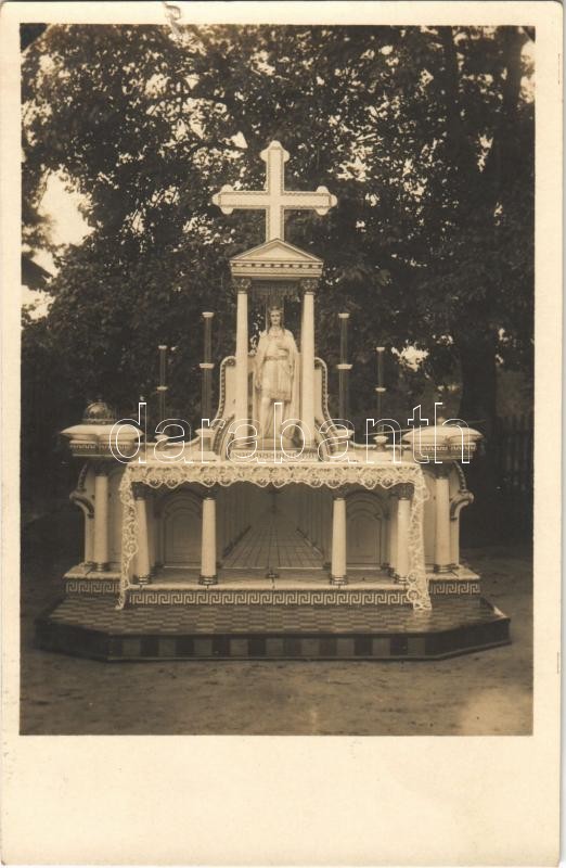 Pécel, Szt. Imre Herceg Ifjúsági Önképzőkör Szent Imre oltára. Tervezte és készítette: Katona György posta főtiszt 1930 (szakadás / tear)