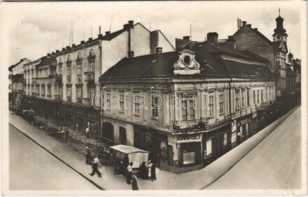 Ungvár, Uzshorod, Uzhorod; Káva-Caj / utcakép, vendéglő, kávéház és teaház, étterem, üzletek, piaci árusok, bódék / street view, restaurant, café and tea house, shops, market vendors, booths