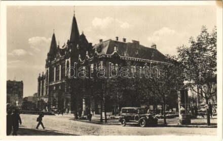 Budapest IV. Újpest, Városháza, automobil