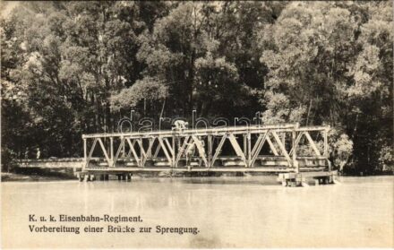 1917 Cs. és kir. vasúti ezred tábori katonák előkészítenek egy hidat a felrobbontáshoz / K.u.K. Eisenbahn-Regiment, Vorbereitung einer Brücke zur Sprengung / Austro-Hungarian Railway Regiment soldiers preparing a bridge for demolition