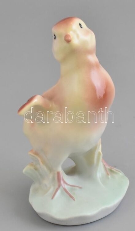 Porcelán csibe figura, kézzel festett, jelzett, kis kopásnyomokkal, m: 12 cm