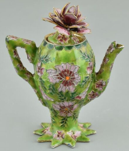 Virágos tűzzománc kanna, kisebb kopásnyomokkal, m: 11,5 cm