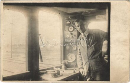 A Magyar Királyi Államvasutak (MÁV) ABmot vagy BCmot dízel mellékvonali motorkocsija, vonat belső / Hungarian State Railways train interior. photo (EK)