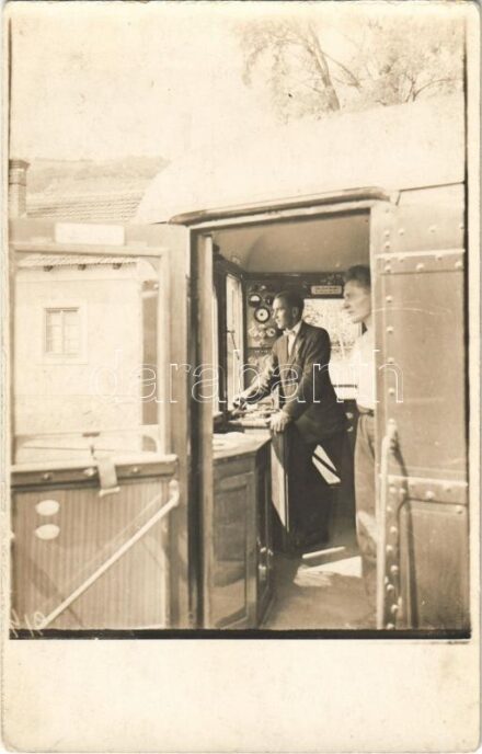 A Magyar Királyi Államvasutak (MÁV) ABmot vagy BCmot dízel mellékvonali motorkocsija, vonat belső / Hungarian State Railways train interior. photo (EK)