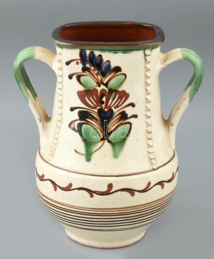 Füles váza. Mázas kerámia, kézzel festett, jelzés nélkül, kis repedéssel. 24 cm