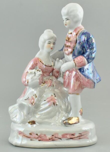 Rokokó jelenet, porcelán, jelzés nélkül, kopott. m: 19 cm