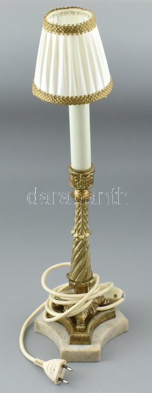 Historizáló, gyertyatartót formázó asztali lámpa, aranyozott fém, márvány talppal, ernyővel, gyertyaizzós, működik, m: 49 cm