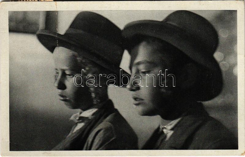 Kárpátaljai zsidó fiúk / Podkarpatská Rus. Zidovské typy / Transcarpathian Jewish boys. Judaica + '1938 Munkács visszatért' So. Stpl. (EK)