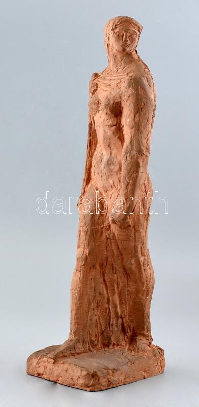 Segesdi György (1931- 2021): Proletár nő. Kézzel formázott agyag. Jelzett. Kopott. m: 44 cm