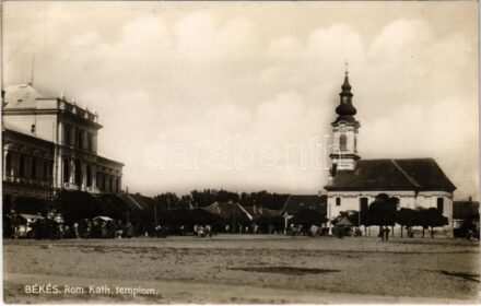 Békés, Római katolikus templom, piac a Fő téren