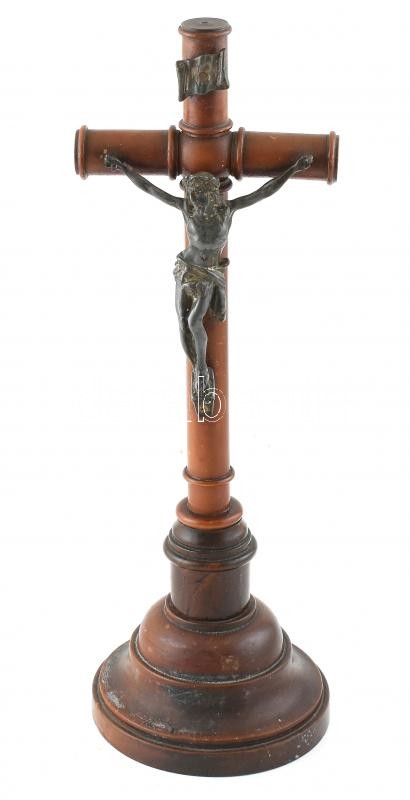 Régi fa feszület, fém korpusszal, kopásnyomokkal, m: 42,5 cm